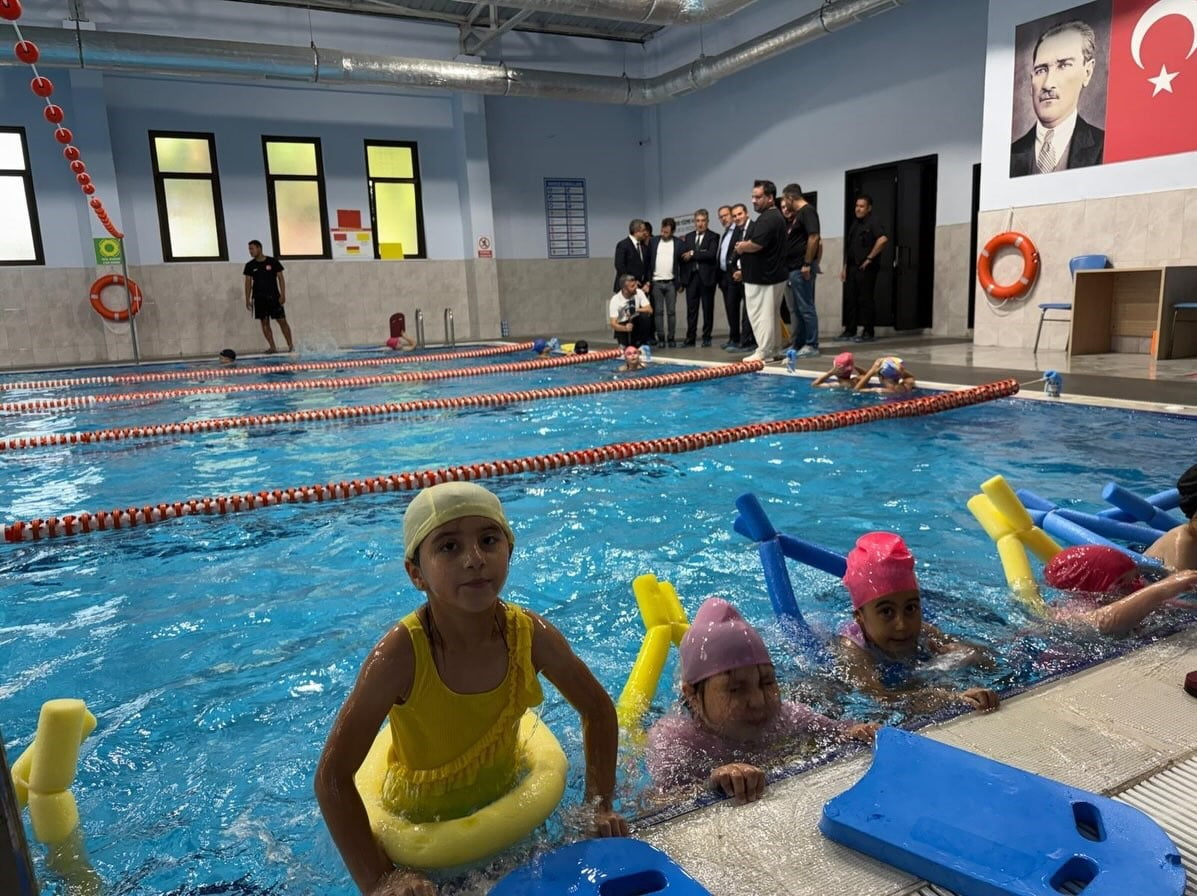 ÖNCEKİ DÖNEM GENÇLİK VE SPOR BAKANI, AK PARTİ İZMİR MİLLETVEKİLİ DR. MUHARREM KASAPOĞLU...