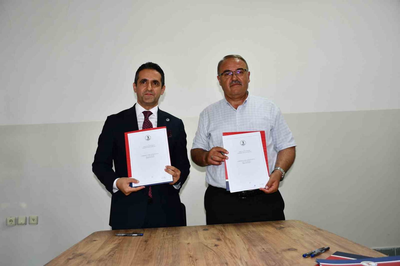 ONDOKUZ MAYIS ÜNİVERSİTESİ (OMÜ) VEZİRKÖPRÜ MESLEK YÜKSEKOKULU, ÖĞRENCİLERİN MESLEKİ GELİŞİMİNİ...