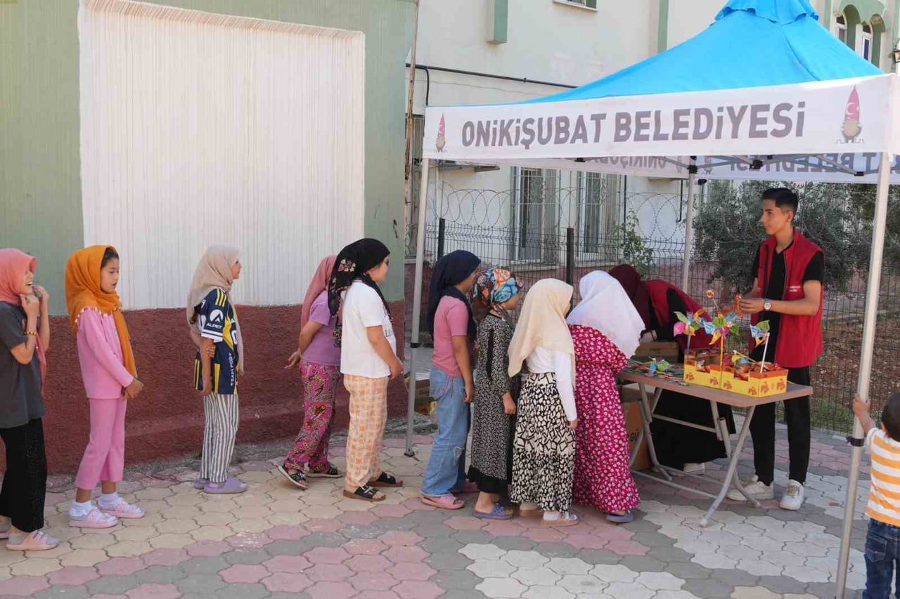 ONİKİŞUBAT BELEDİYESİ, ‘CAMİLER ÇİÇEK AÇTI’ SLOGANIYLA HAYATA GEÇİRDİĞİ SOSYAL VE MANEVİ DESTEK...