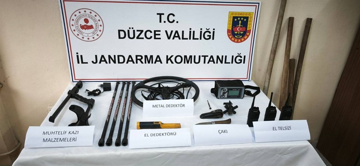 OPERASYONDA DEDEKTÖR, YER ALTI GÖRÜNTÜLEME CİHAZI, TELSİZLER VE ÇOK SAYIDA KAZI MALZEMESİ ELE...