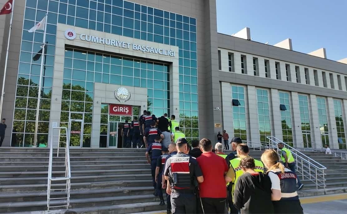 OPERASYONLAR KAPSAMINDA 24 KİŞİ TUTUKLANDI.
