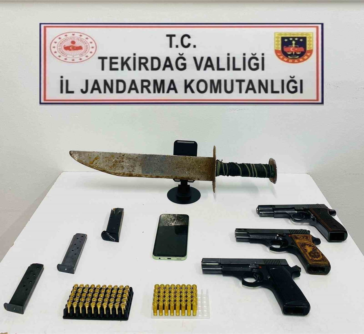 OPERASYONLARDA ÇOK SAYIDA SİLAH, UYUŞTURUCU MADDE, KAÇAK TÜTÜN VE SAHTE ÜRÜN ELE...