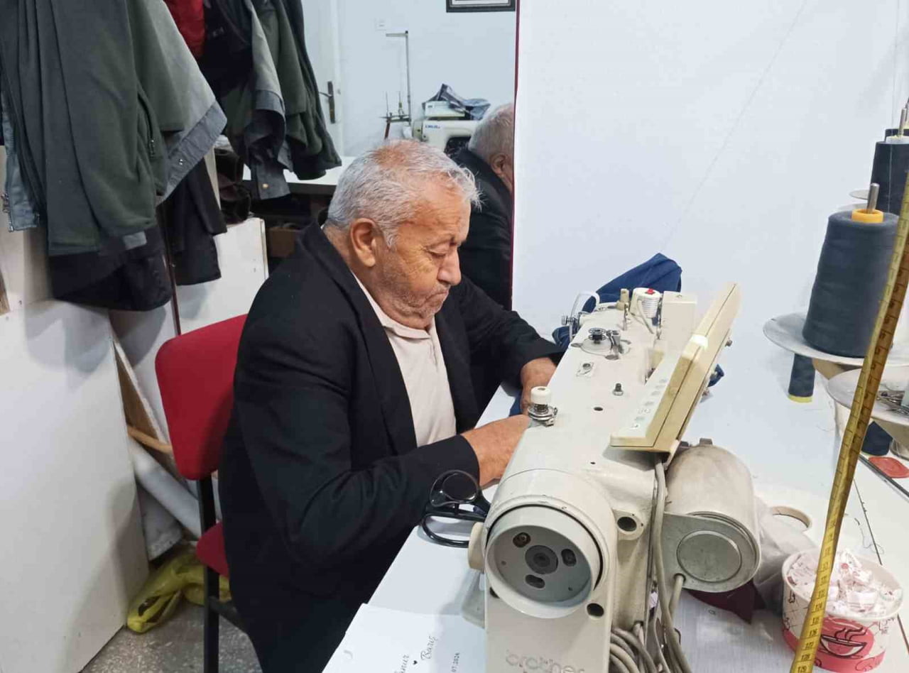 ORDU'NUN KUMRU İLÇESİNDE YAKLAŞIK 40 YILDIR TERZİLİK YAPAN 65 YAŞINDAKİ AHMET YASUN, YILLARA...