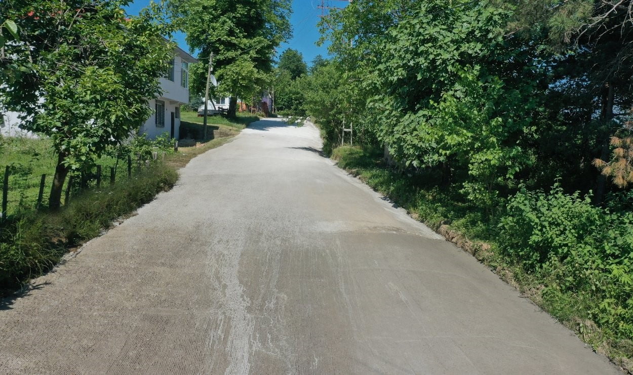 ORDU BÜYÜKŞEHİR BELEDİYESİ TARAFINDAN KIRSAL MAHALLELERİN İHTİYAÇ DUYULAN NOKTALARINDA BETON YOL...
