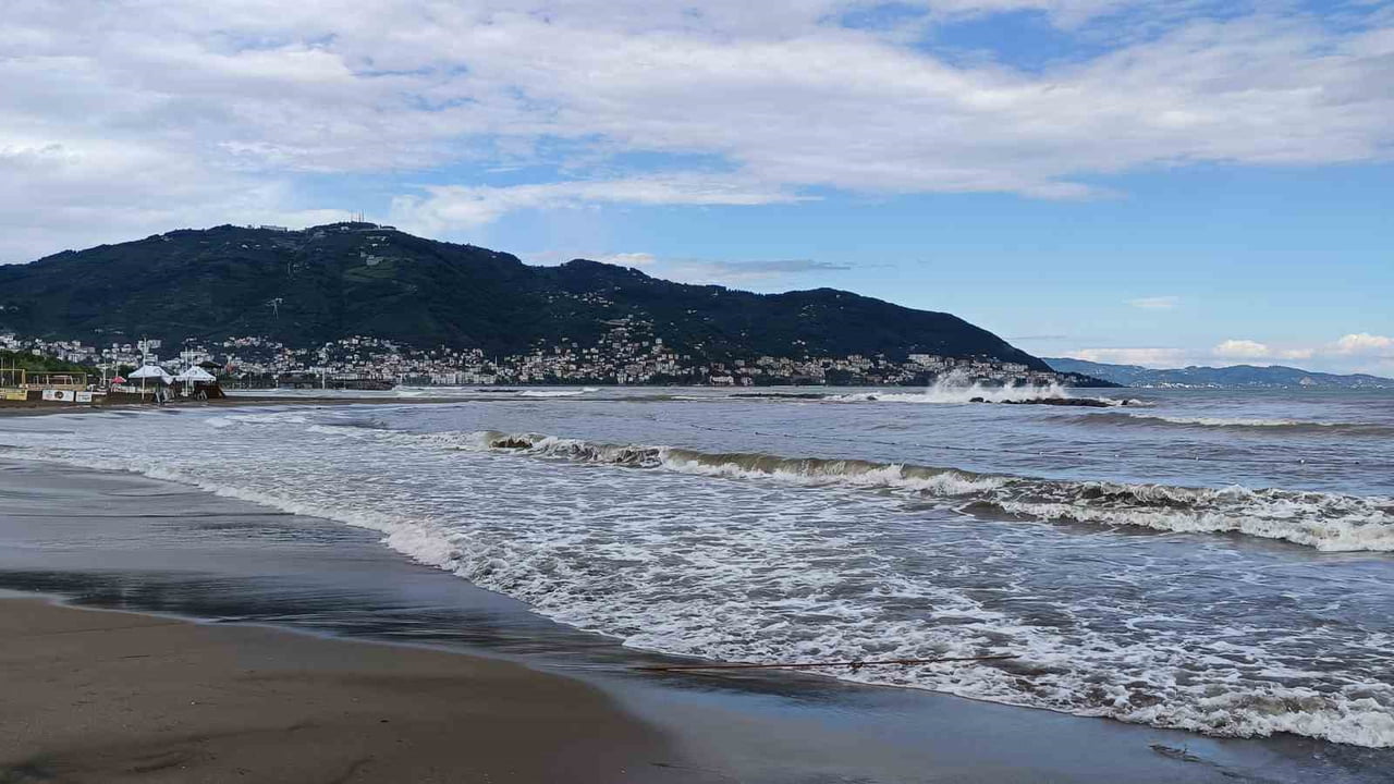 ORDU VALİLİĞİ, İL GENELİNDEKİ SAHİLLERDE RÜZGARA BAĞLI OLARAK YÜKSEK DALGA VE RİP AKINTISI (ÇEKEN...