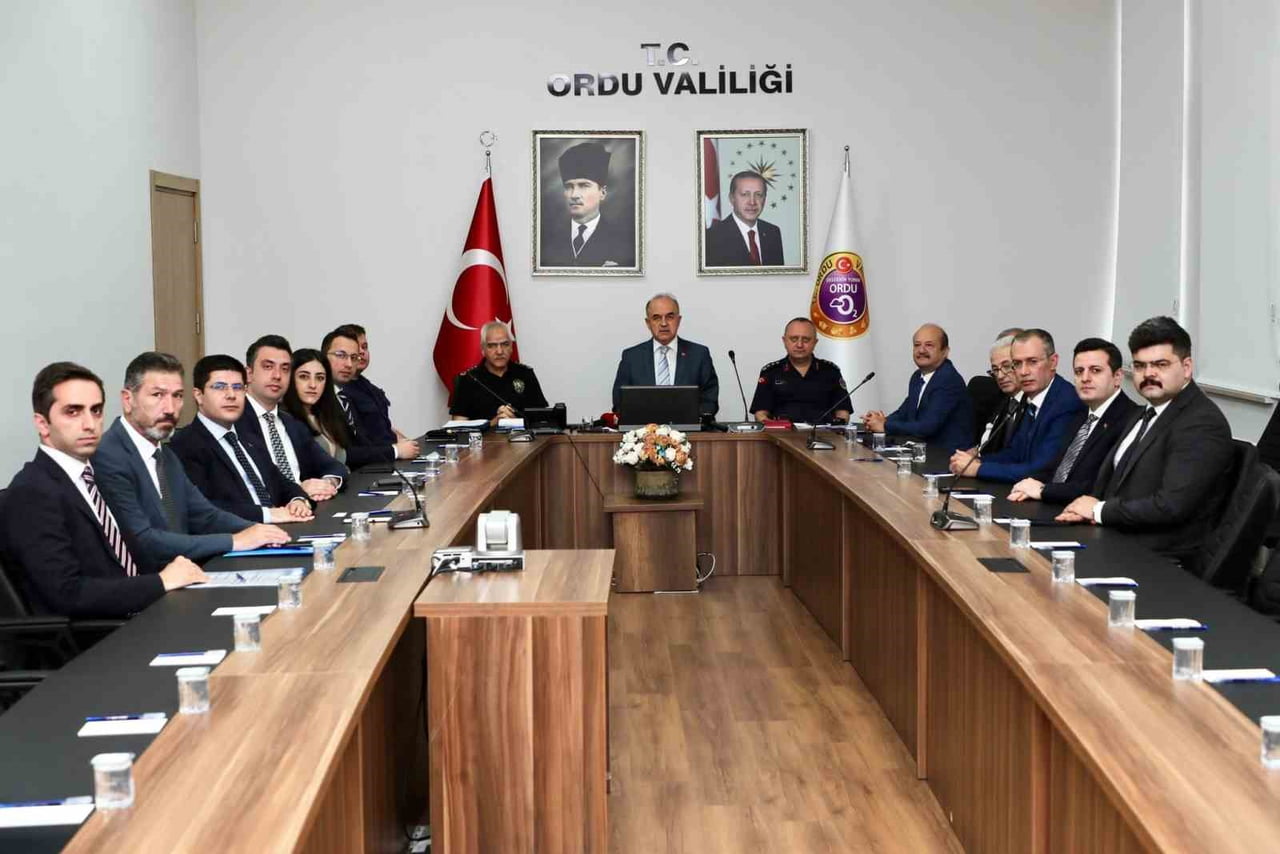 ORDU VALİSİ MUAMMER EROL, YILIN İLK 6 AYINDA ARANMASI BULUNAN 4 BİN 650 ŞÜPHELİNİN YAKALANDIĞINI...