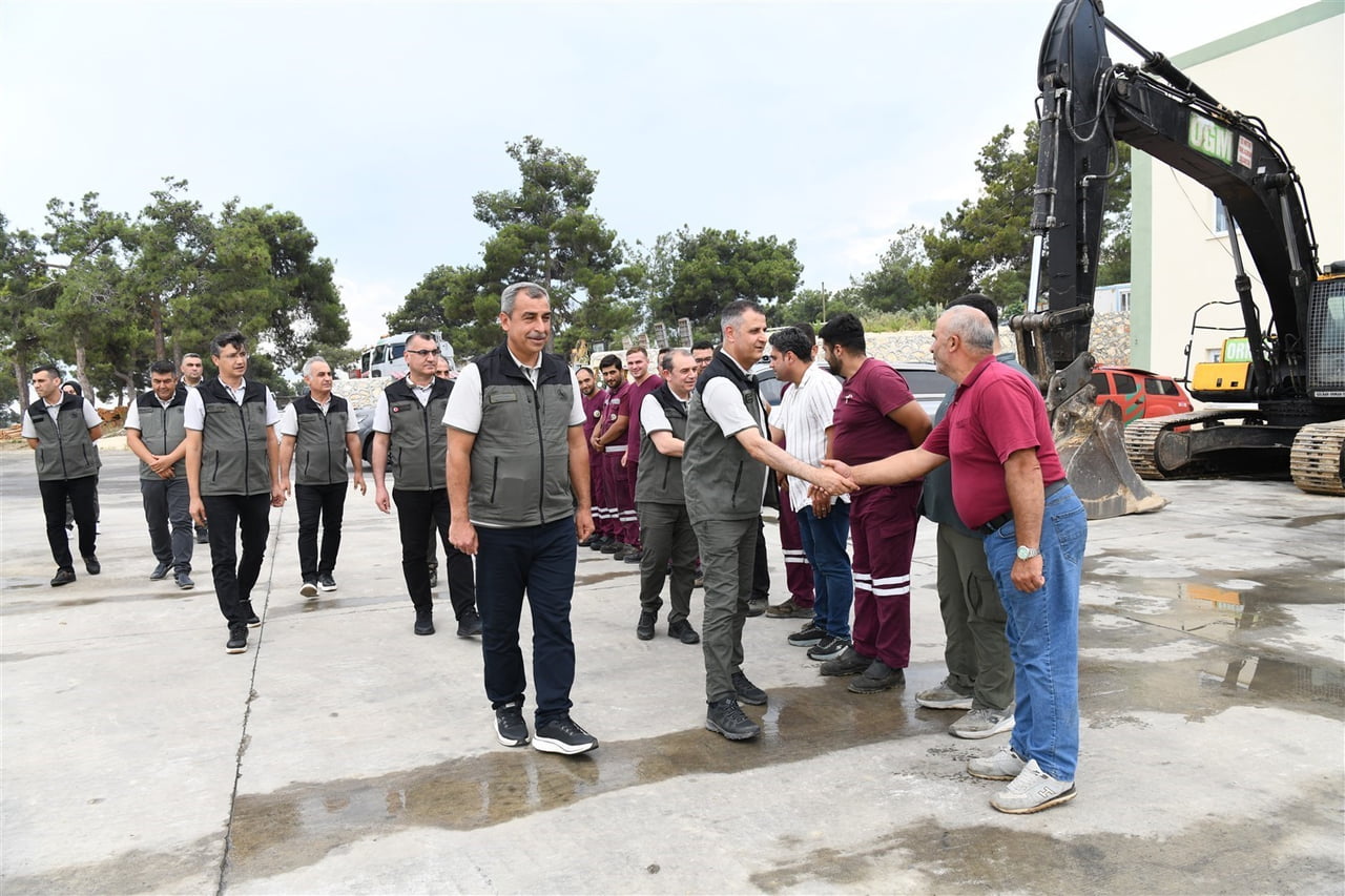 ORMAN GENEL MÜDÜR YARDIMCISI KENAN AKDUMAN, BERABERİNDEKİ HEYETLE MERSİN'DE İNCELEMELERDE...