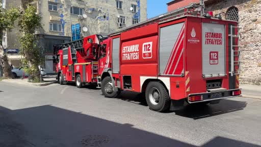 Ortaköy’de İETT otobüsünden dumanlar yükseldi: Motor arızası trafiğe neden oldu