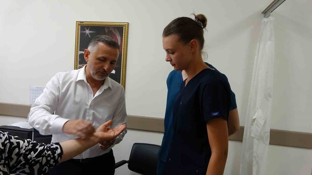 ORTOPEDİ UZMANI PROF. DR. ATİLLA ÇITLAK, GEÇTİĞİMİZ YIL HASTANEYE BAŞVURAN 628 TRAVMA VAKASININ...