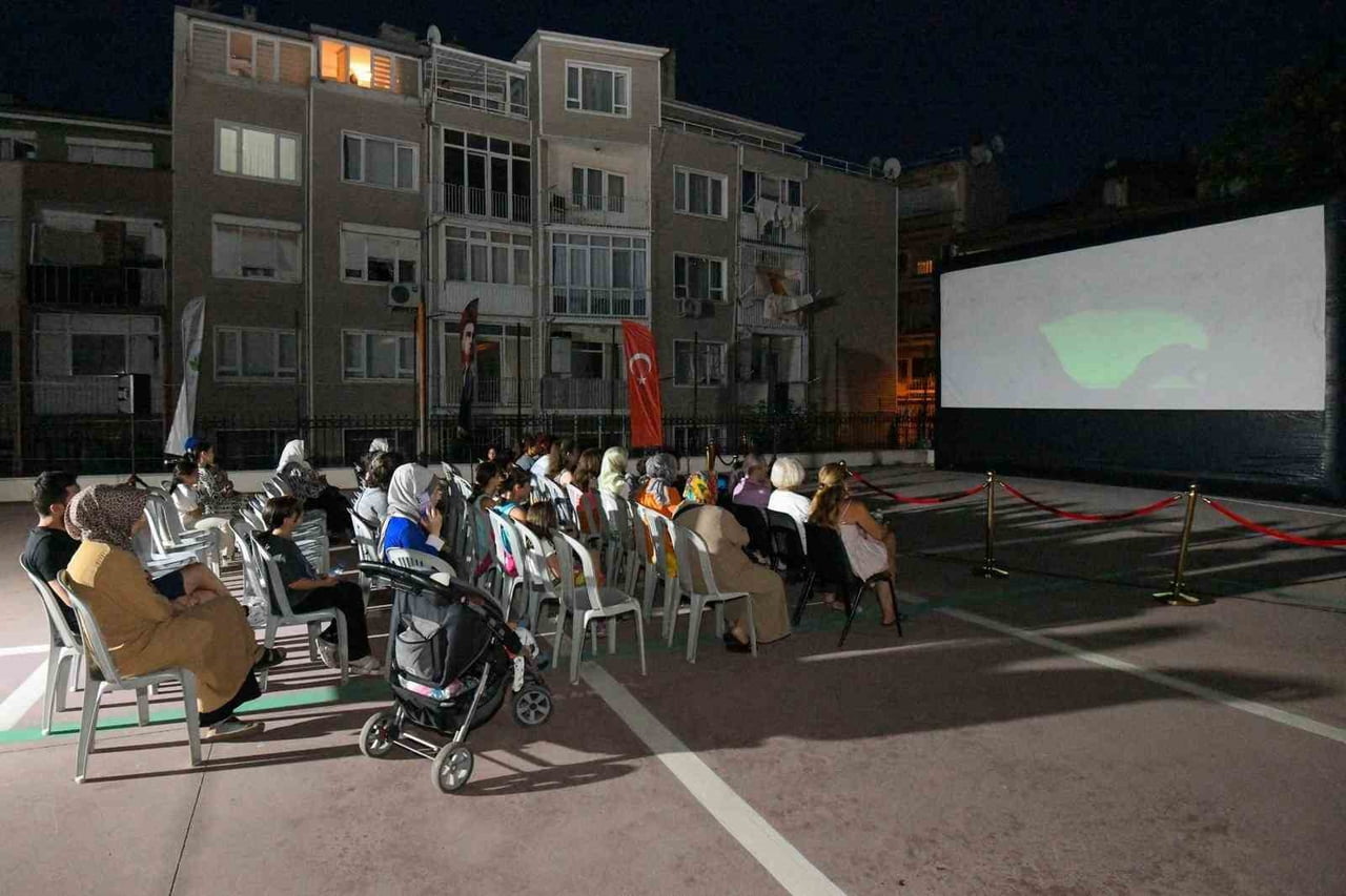 OSMANGAZİ BELEDİYESİ'NİN "OSMANGAZİ'DE YAZ FİLM GÖSTERİMLERİ" KAPSAMINDA BURSA ERKEK LİSESİ...