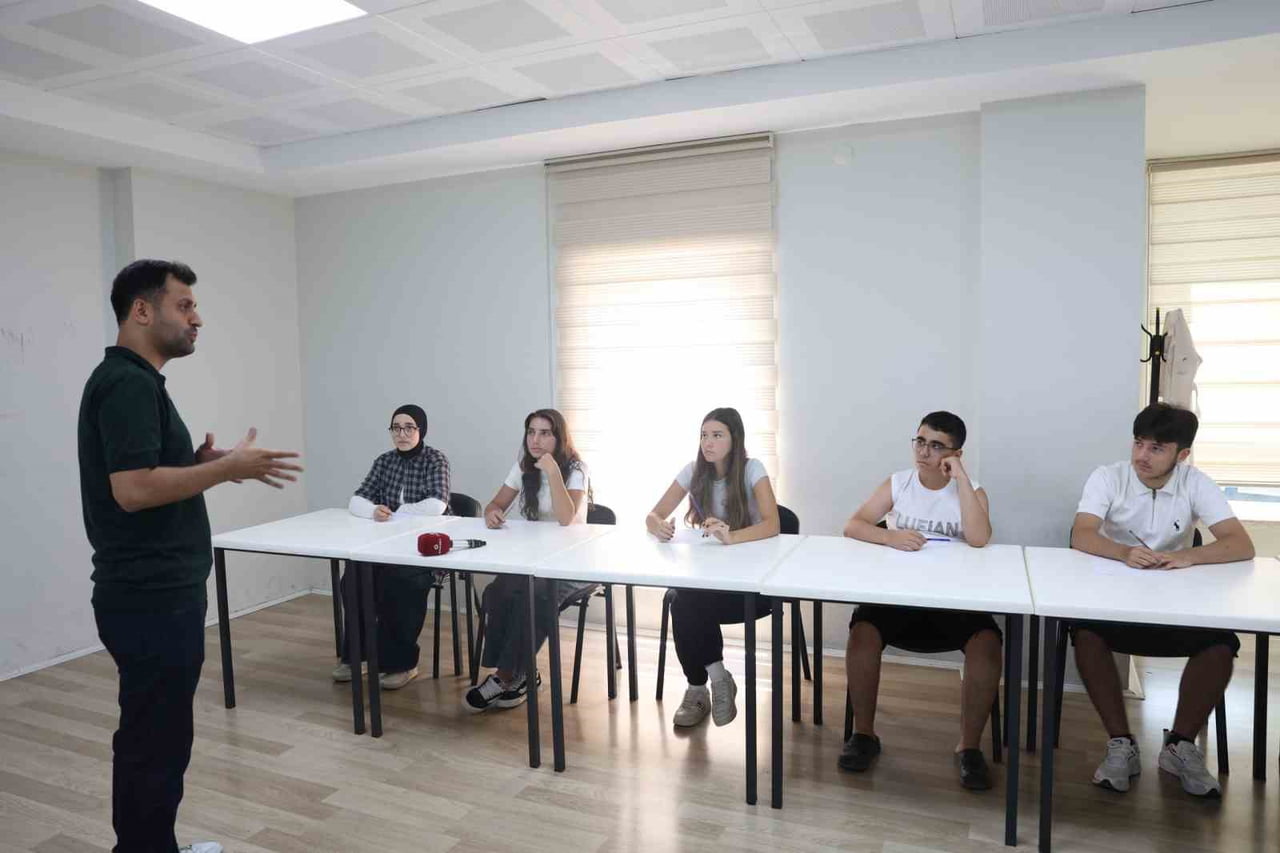 OSMANGAZİ BELEDİYESİ, EĞİTİMDE FIRSAT EŞİTLİĞİNİ GÜÇLENDİRMEK AMACIYLA EMEK YETENEK EVİ’NDE...