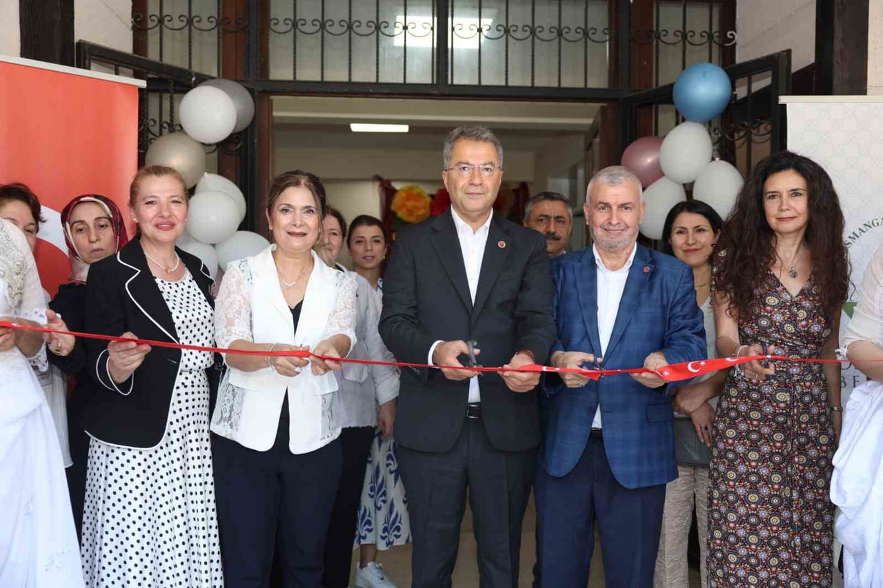 OSMANGAZİ BELEDİYESİ’NİN NAMIK KEMAL MAHALLESİ OSMEK KURSLARINDA EĞİTİM ALAN KADIN KURSİYERLERİN...