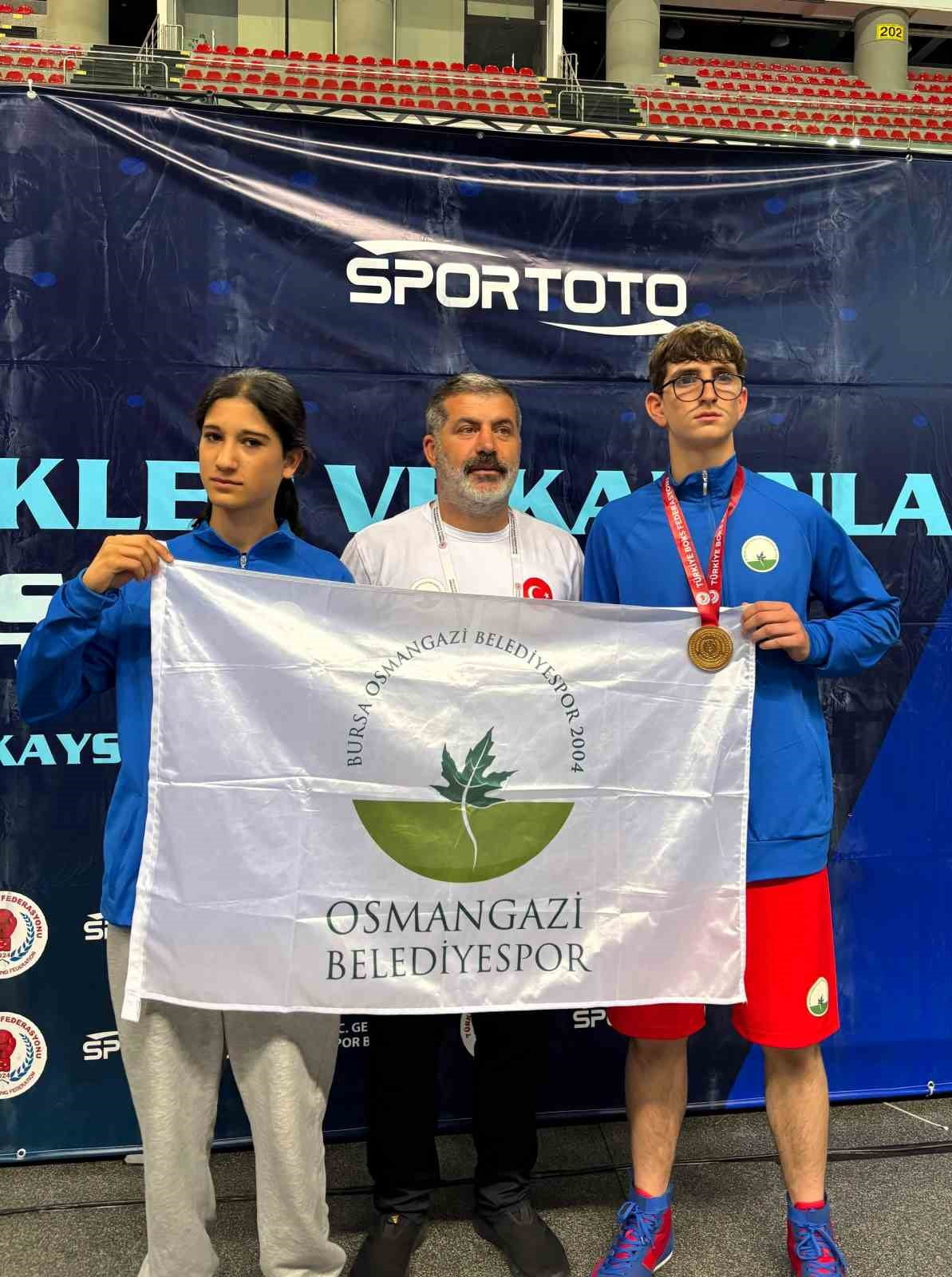 OSMANGAZİ BELEDİYESPOR’UN BAŞARILI BOKSÖRÜ MUHAMMET GÜMÜŞ, KAYSERİ’DE DÜZENLENEN U15 TÜRKİYE BOKS...