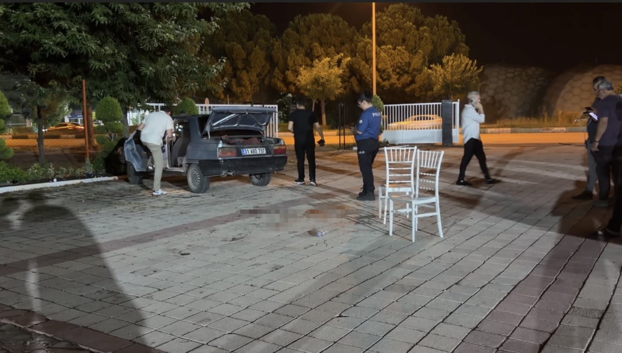 OSMANİYE'DE DÜĞÜN SALONUNDA İKİ GRUP ARASINDA ÇIKAN VE SALONUN DIŞINA TAŞAN SİLAHLI KAVGADA...