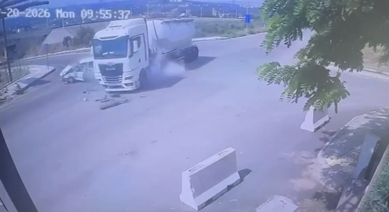 OSMANİYE'DE TANKER İLE OTOMOBİLİN ÇARPIŞTIĞI TRAFİK KAZASINDA 2 KİŞİ YARALANDI. ÇARPIŞMANIN...