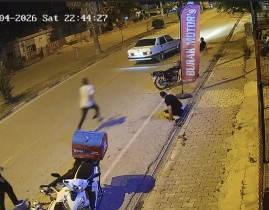 OSMANİYE'NİN DÜZİÇİ İLÇESİNDE OTOMOBİLİYLE 4 KİŞİYE ÇARPARAK KAÇAN SÜRÜCÜNÜN POLİSE GİDEREK TESLİM...