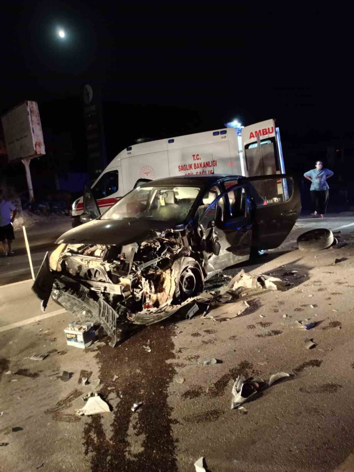OSMANİYE’DE 3 ARACIN KARIŞTIĞI ZİNCİRLEME KAZADA:5 YARALI