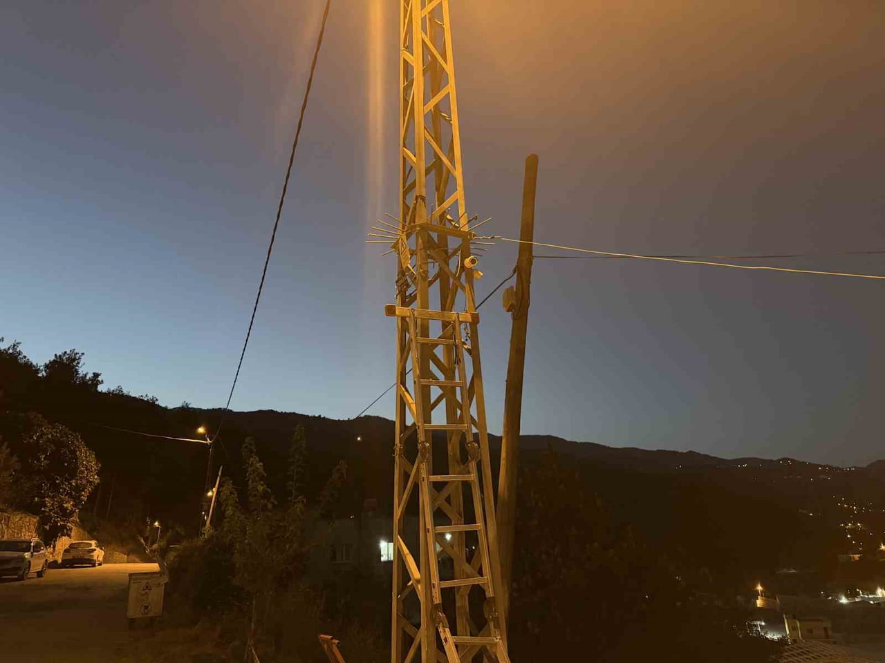 OSMANİYE’DE ELEKTRİK DİREĞİNE KAMERA TAKARKEN AKIMA KAPILAN İŞÇİ AĞIR YARALANDI