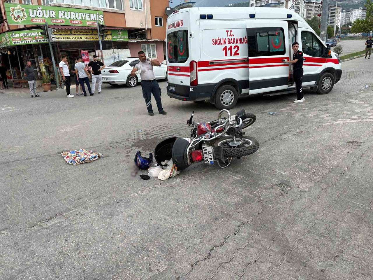 OSMANİYE’NİN DÜZİÇİ İLÇESİNDE OTOMOBİL İLE MOTOSİKLETİN ÇARPIŞMASI SONUCU MEYDANA GELEN TRAFİK...