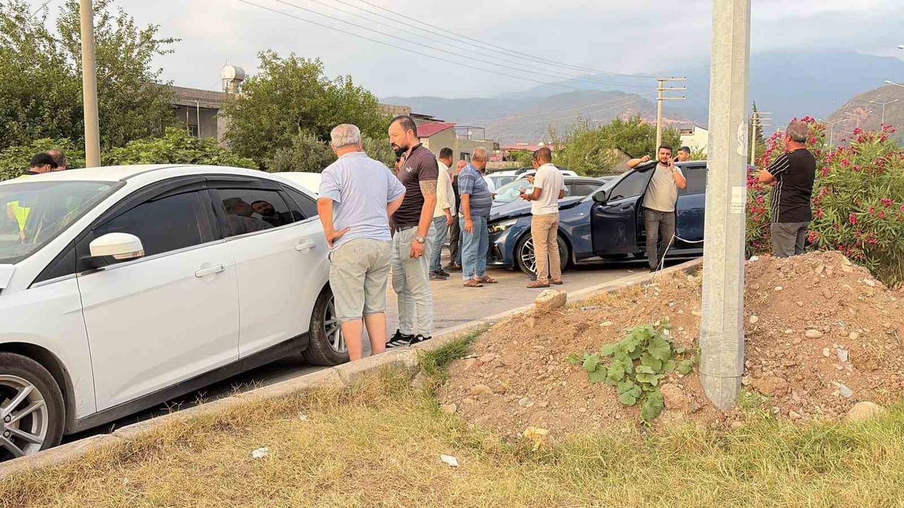 OSMANİYE ZİNCİRLEME TRAFİK KAZASI: 2 YARALI