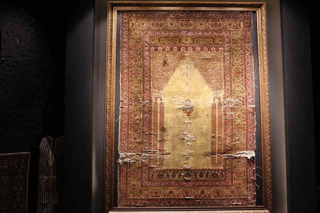 OSMANLI DÖNEMİNDE YAKLAŞIK 300 YIL ÖNCE BURSA'DA DOKUNAN VE TAMAMEN SAF İPEKTEN ÜRETİLEN TARİHİ...