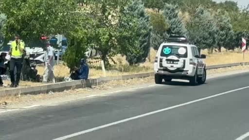 Otomobil yolcu minibüsüne arkadan çarptı: 12 yaralı
