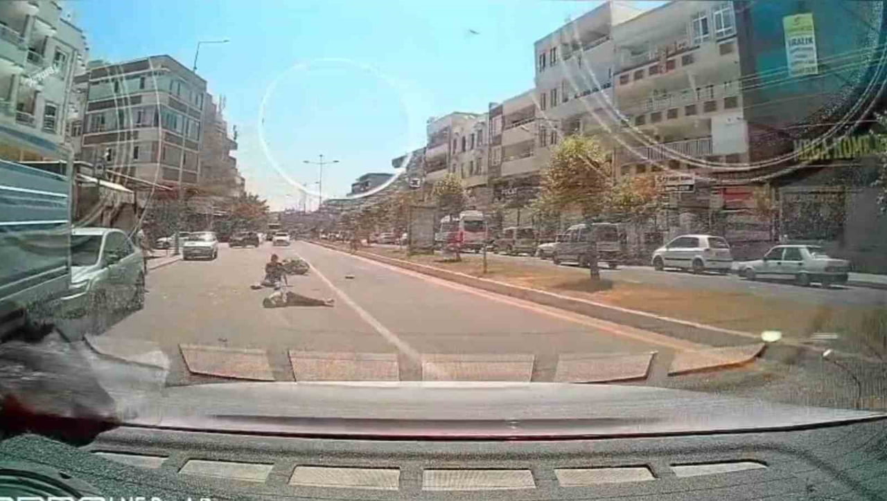 OTOMOBİLE ARKADAN ÇARPIP HAVADA TAKLALAR ATTILAR