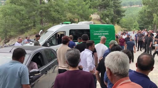 Otomobilin çarptığı avukat, cübbesiyle son yolculuğuna uğurlandı