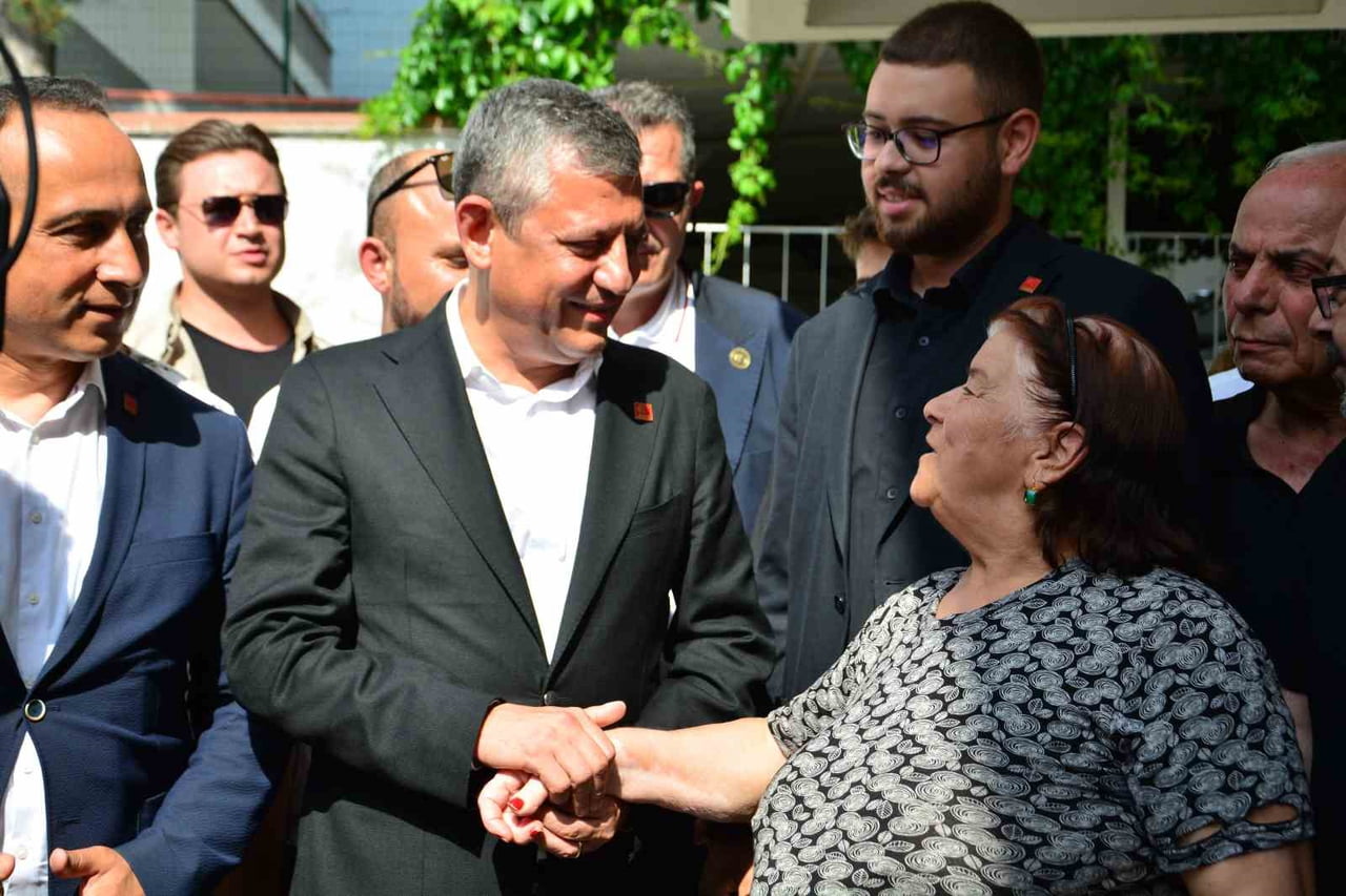 ÖZEL, KÖSE AİLESİNE BAŞSAĞLIĞI VE SABIR DİLEDİ. ZİYARETTE ÖZGÜR ÖZEL'E CHP ÇORUM İL BAŞKANI DİNÇER...
