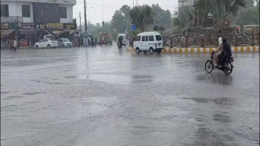 Pakistan’da geçtiğimiz aydan bu yana devam eden muson yağmurlarının yol açtığı sel ve toprak...