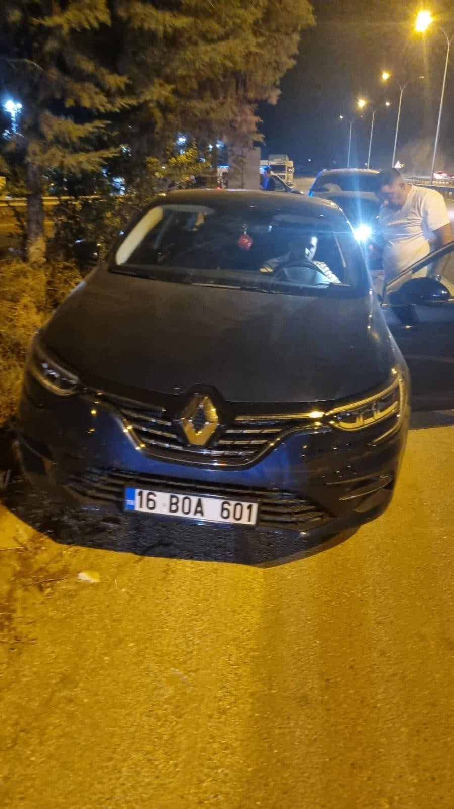 PARK HALİNDEKİ ARACA ÇARPAN OTOMOBİLDE 2 KİŞİ YARALANDI