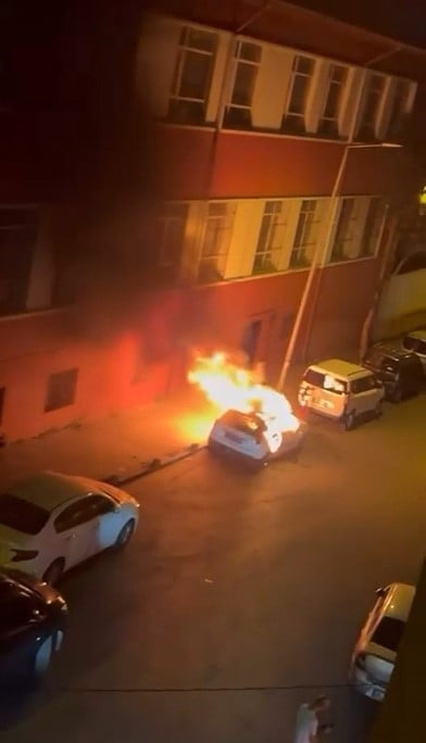 PARK HALİNDEKİ OTOMOBİL KUNDAKLANDI