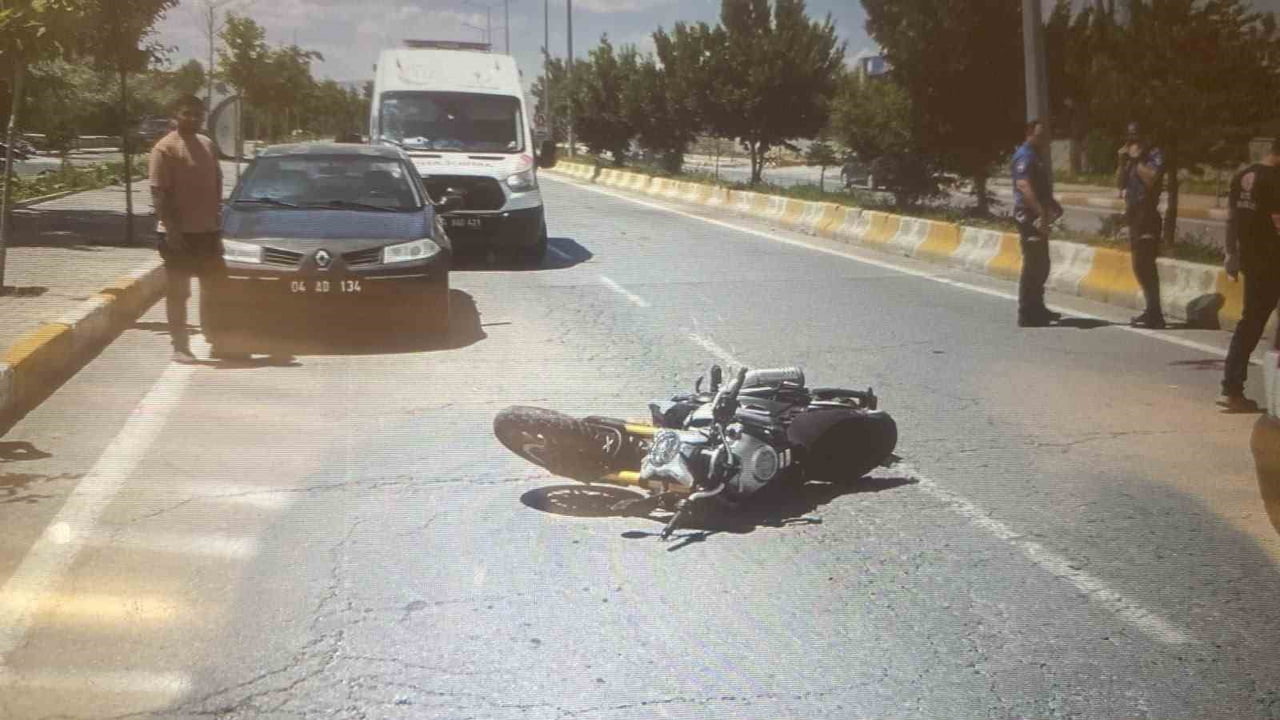 PATNOS’TA MOTOSİKLET SÜRÜCÜSÜ METRELERCE SÜRÜKLENDİ