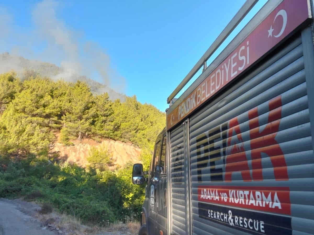 PEAK EKİPLERİ VE DESTEK ARAÇLARI, BALIKESİR'İN GÖMEÇ İLÇESİNDE MEYDANA GELEN ORMAN YANGINININ...