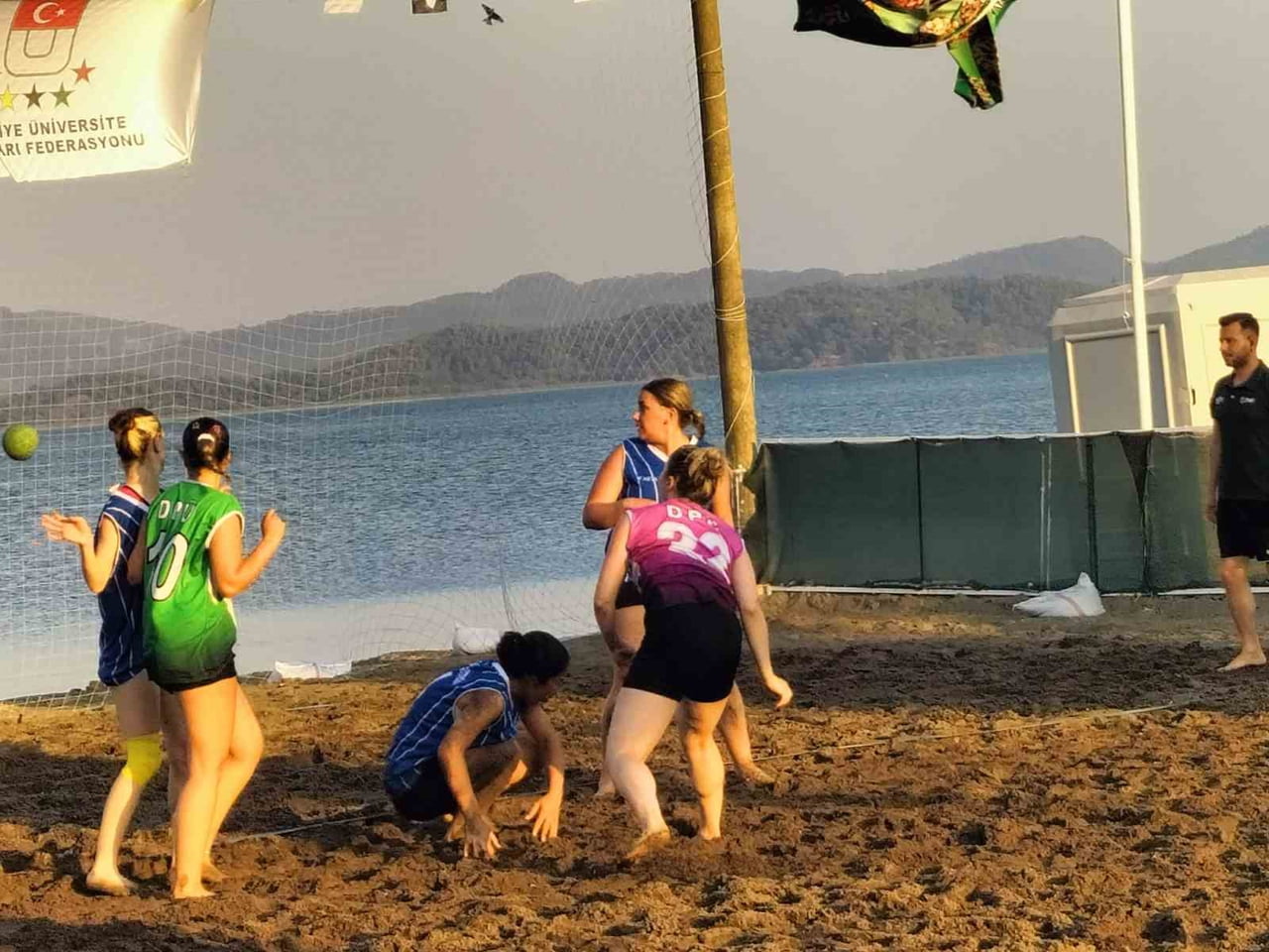 PLAJ HENTBOLU KÖYCEĞİZ’DE TÜM HEYECANI İLE DEVAM EDİYOR