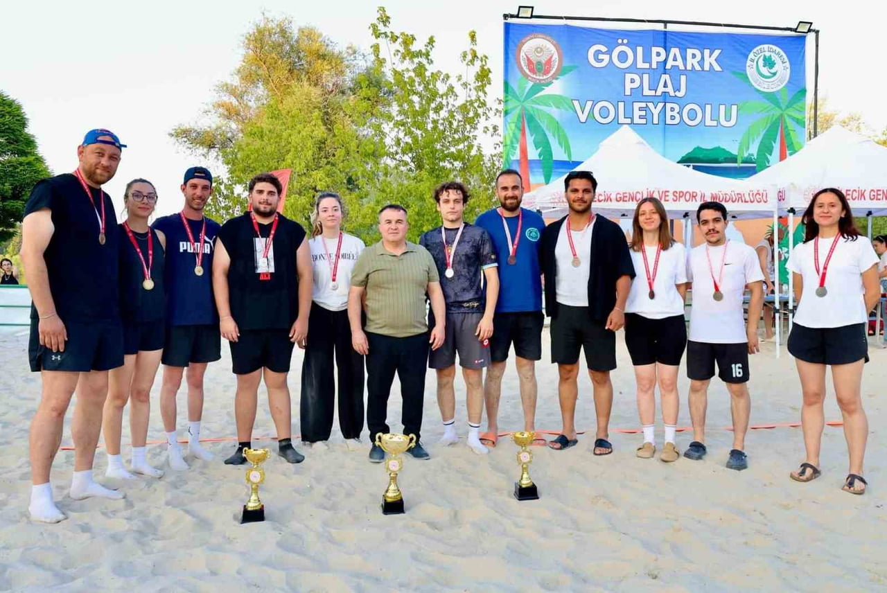 PLAJ VOLEYBOLUNDA ŞAMPİYONLAR BELLİ OLDU