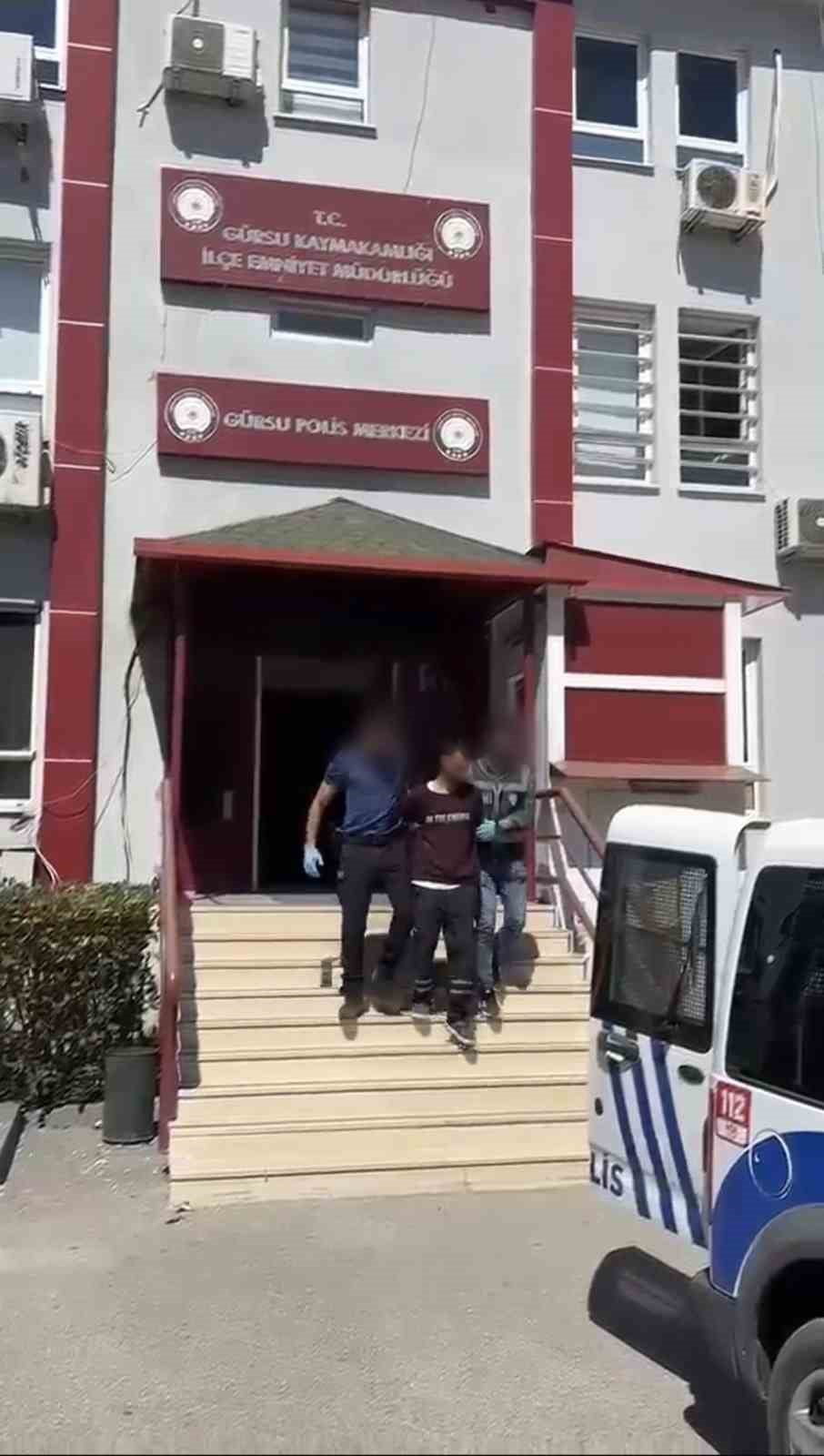 POLİS 5 AYRI HIRSIZLIK OLAYININ ŞÜPHELİSİNİ KISKIVRAK YAKALADI