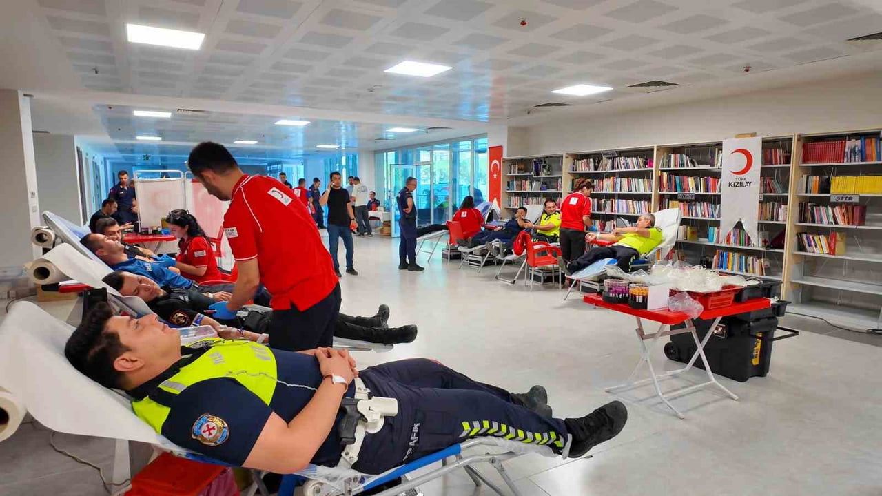 POLİS VE JANDARMA KAN BAĞIŞI YAPTI