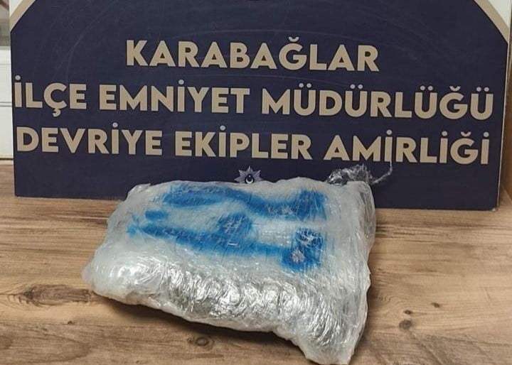 POLİSTEN KAÇAN MOTOSİKLETLİDEN 1 KİLO 200 GRAM UYUŞTURUCU YAKALANDI