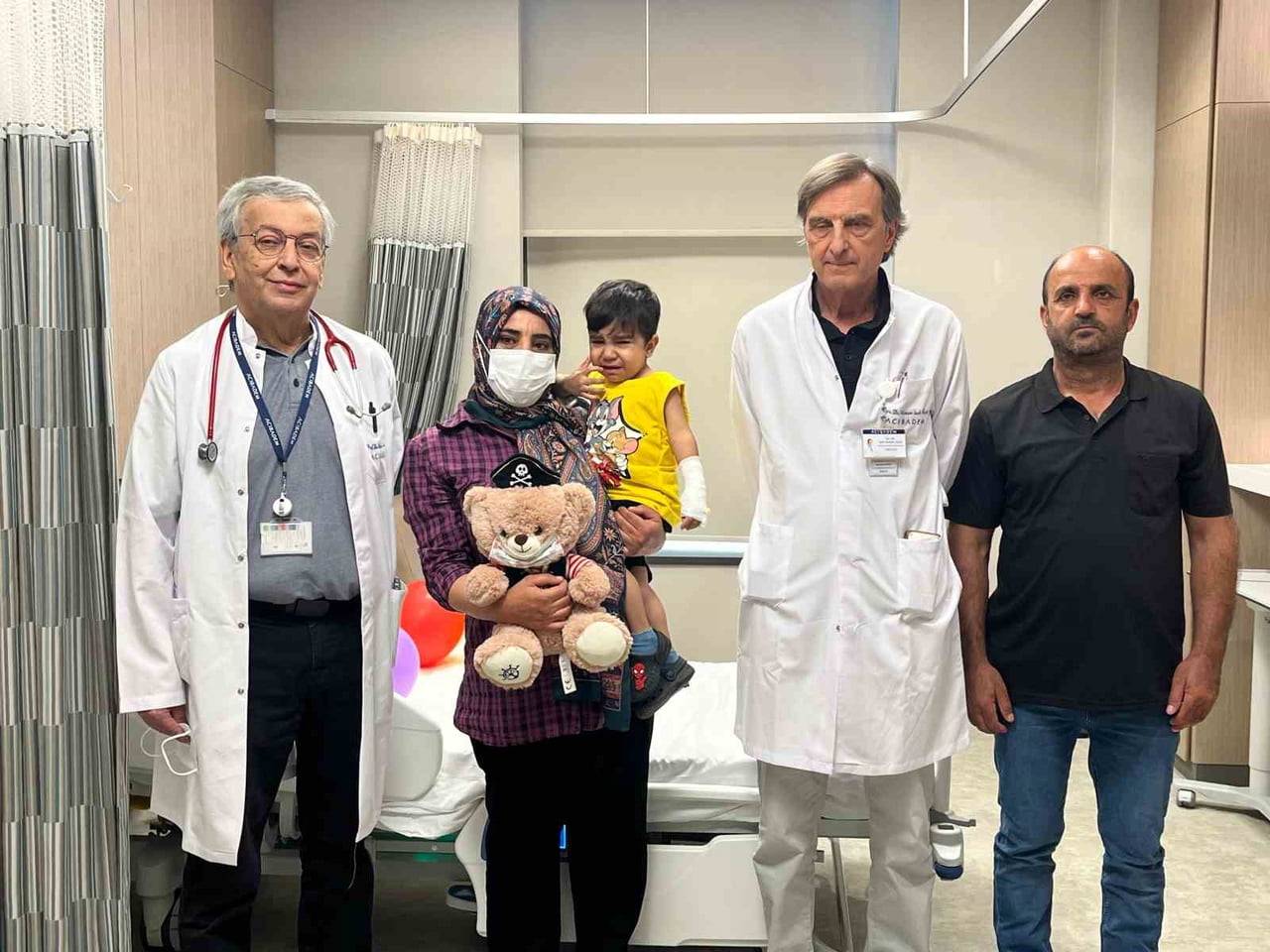 PROF. DR. AHMET KESKİNOĞLU, ÖZLEM DEMİRDOY, DORUK DEMİRDOY, DR. IŞIK ÖZGÜ, ÖZGEN DEMİRDOY