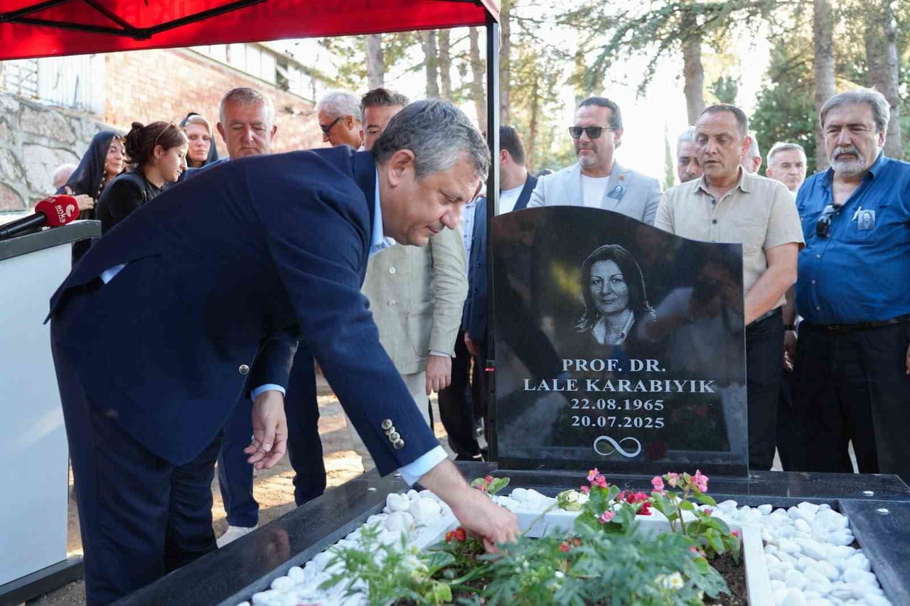 PROF. DR. LALE KARABIYIK’I VEFATININ BİRİNCİ YILINDA ANMAK İÇİN BİLECİK'TE DÜZENLENEN PROGRAMA CHP...