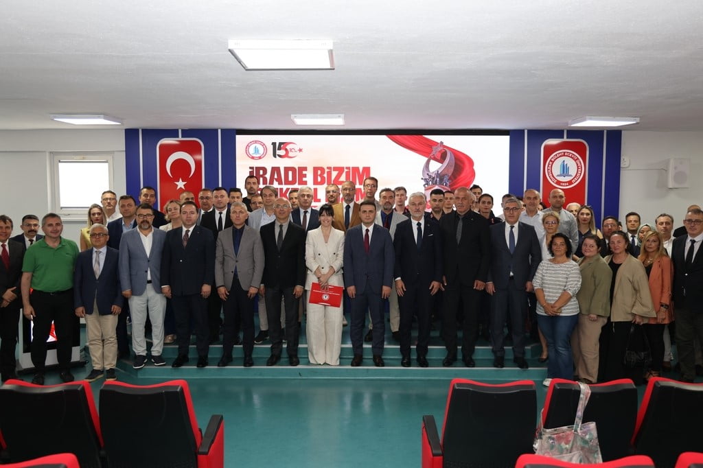 PROGRAM, GÜNÜN ANISINA ÇEKİLEN HATIRA FOTOĞRAFININ ARDINDAN SONA ERDİ.