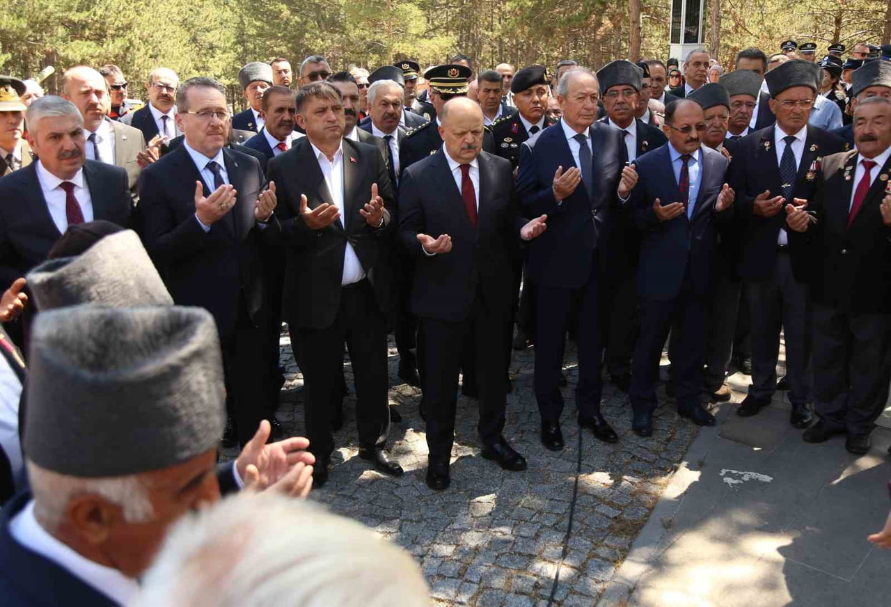 PROGRAMA VALİ MEFTUN DALLI VE PROTOKOL ÜYELERİ İLE VATANDAŞLAR KATILDI.