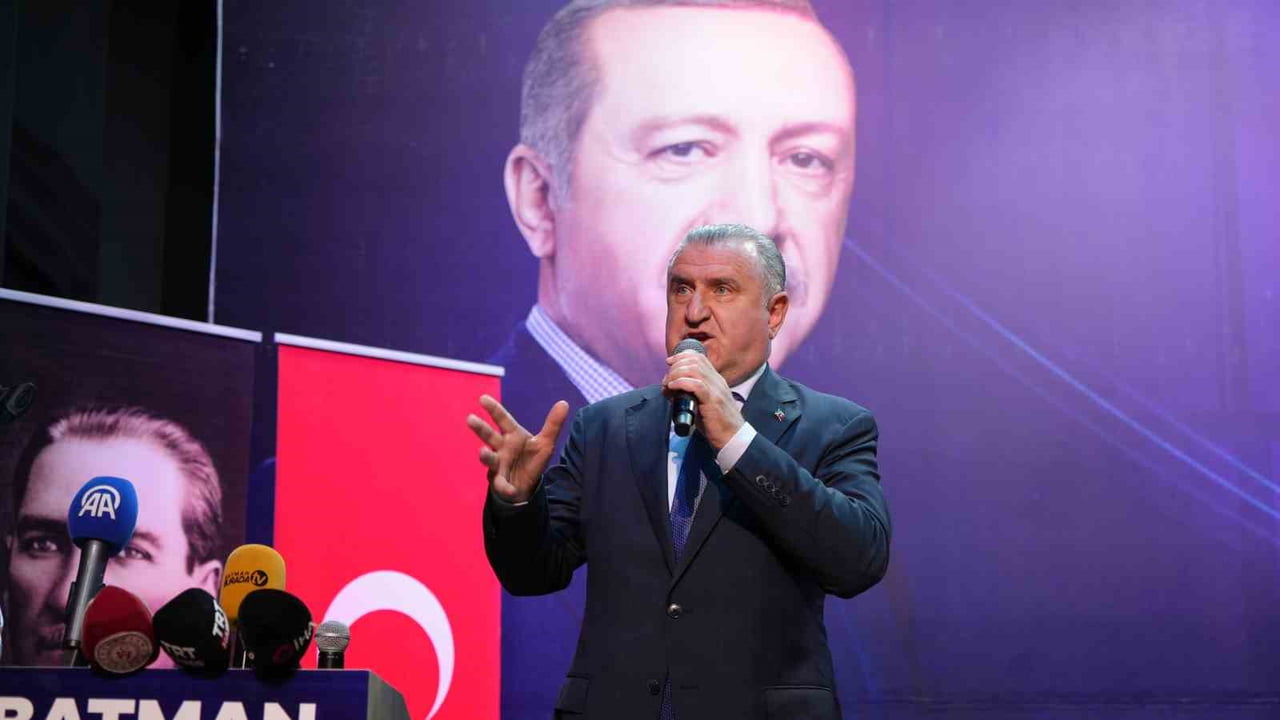 PROGRAMDA KONUŞAN BAKAN BAK, GENÇLİK VE SPOR ALANINDA YAPILAN YATIRIMLARI ANLATARAK, BATMAN’DA...