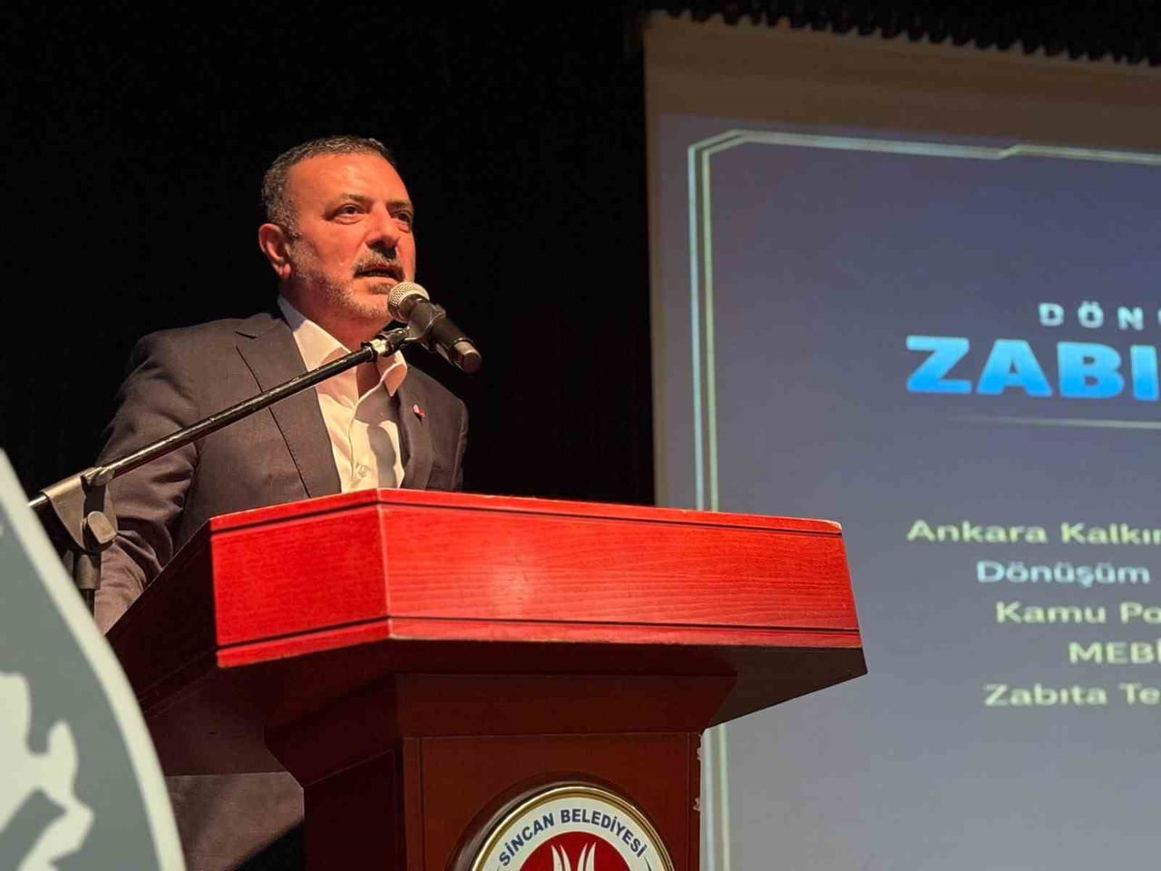 PROGRAMIN AÇILIŞ KONUŞMASINI YAPAN SİNCAN BELEDİYE BAŞKANI MURAT ERCAN, HİZMET İÇİ EĞİTİMLERİN...