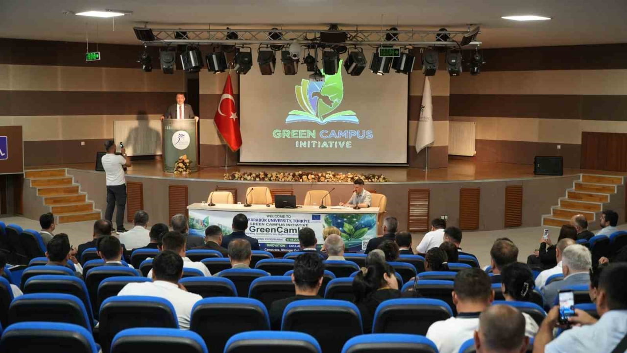 PROGRAMIN AÇILIŞINDA KONUŞAN KARABÜK ÜNİVERSİTESİ REKTÖRÜ PROF. DR. FATİH KIRIŞIK, SÜRDÜRÜLEBİLİR...