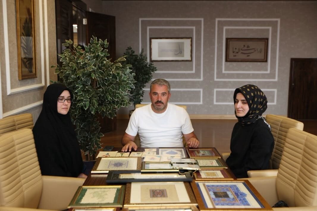 PURSAKLAR BELEDİYESİ’NE BAĞLI HANIMEVLERİNİN TEZHİP VE HAT SANATLARI EĞİTMENİ BELGİN ŞAHİN...