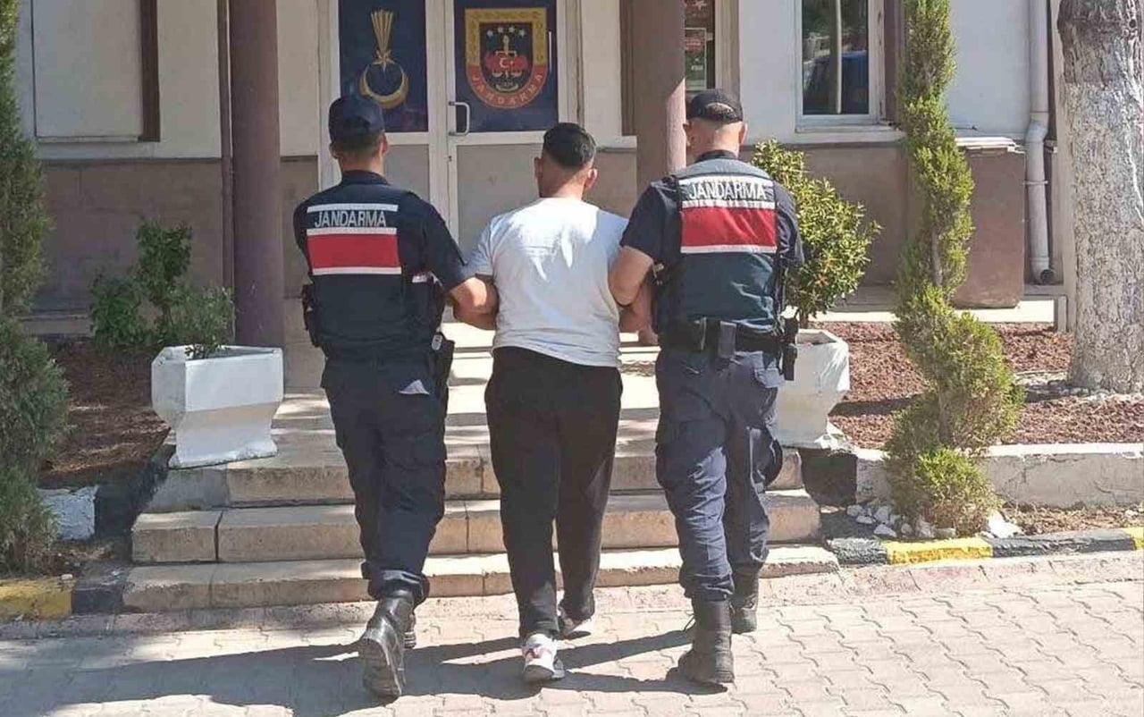 "DOLANDIRICILIK" SUÇUNDAN ARANAN H.İ.C. (25) İSİMLİ ŞAHIS YAKALANDI