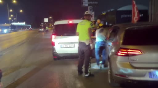 "Dur" ihtarına uymadı, yol kesilince ise "Sağa çekiyordum abi" dedi