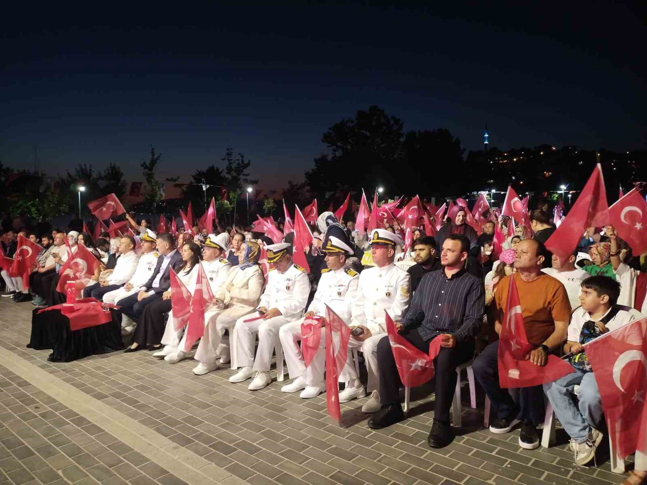 "İRADE BİZİM, ZAFER BİZİM" TEMASIYLA BEYKOZ SAHİLİ ETKİNLİK ALANI'NDA DÜZENLENEN ÖZEL PROGRAMDA...